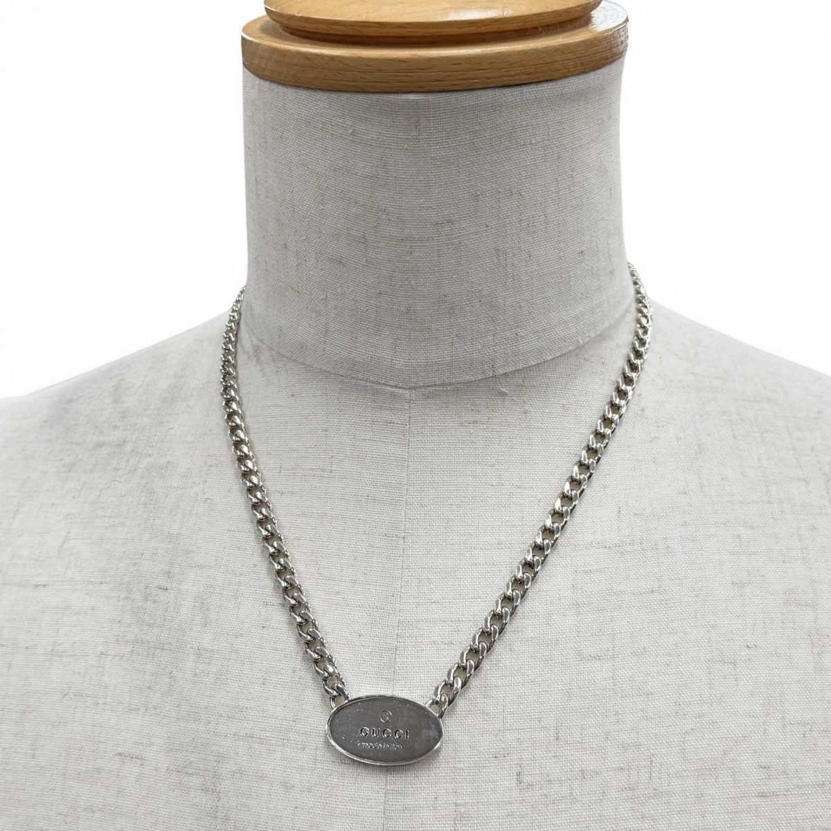 Gucci Trademark Oval Plate Chain Necklace Silver Weight — view 2