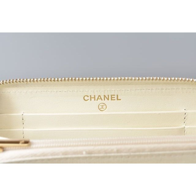 Chanel Wallet Round Zipper Medium Quilted Caviar Leather — view 8