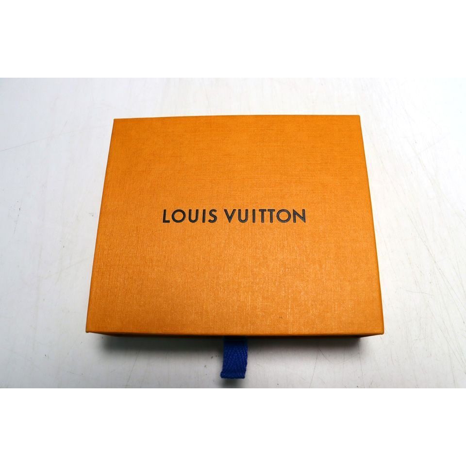 Louis Vuitton Monogram LV Pop Portefeuille Zoe Leather Trifold Wallet — view 7