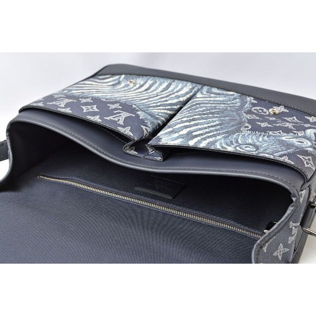 Louis Vuitton Shoulder Bag Messenger GM Chapman Brothers — view 5