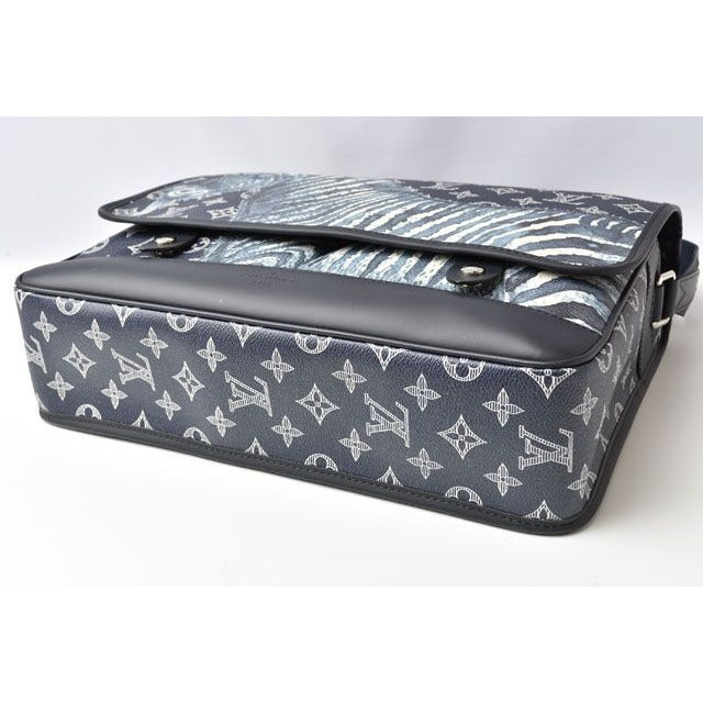 Louis Vuitton Shoulder Bag Messenger GM Chapman Brothers — view 9