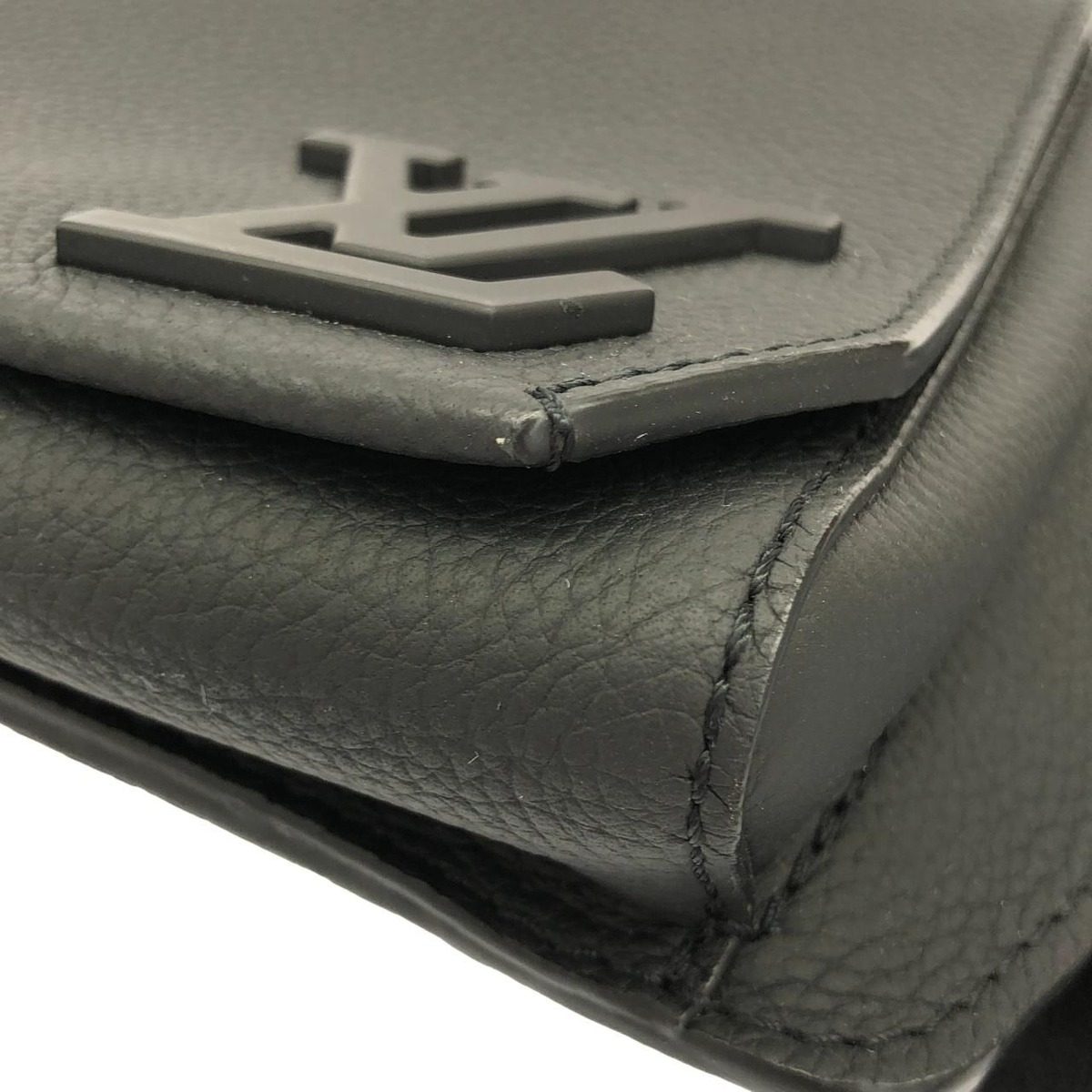 Louis Vuitton LV Aerogram Takeoff Ring Shoulder Bag — view 4