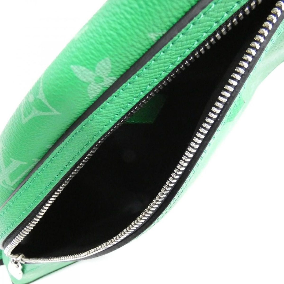 Louis Vuitton Taiga Rama Duo Ring Back Bag — view 5