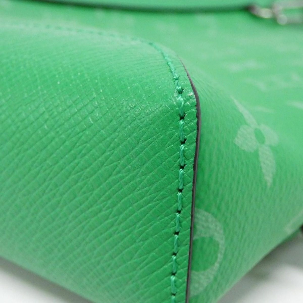 Louis Vuitton Taiga Rama Duo Ring Back Bag — view 8