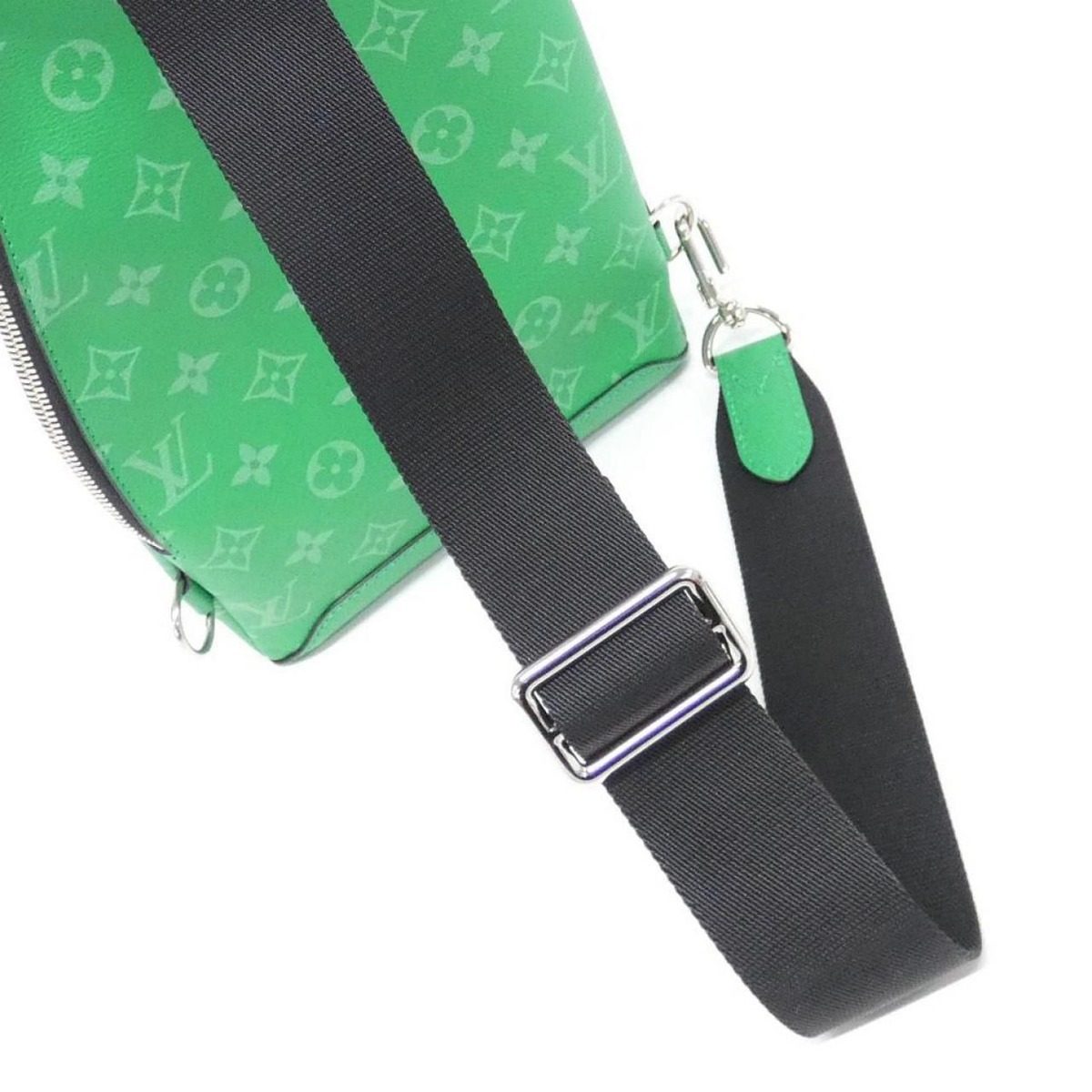 Louis Vuitton Taiga Rama Duo Ring Back Bag — view 9