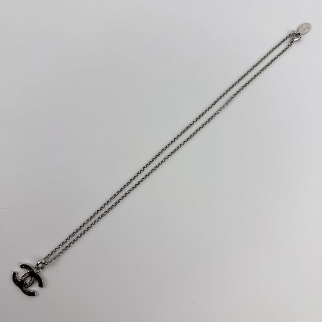 Chanel CC Logo Necklace Vintage — view 4