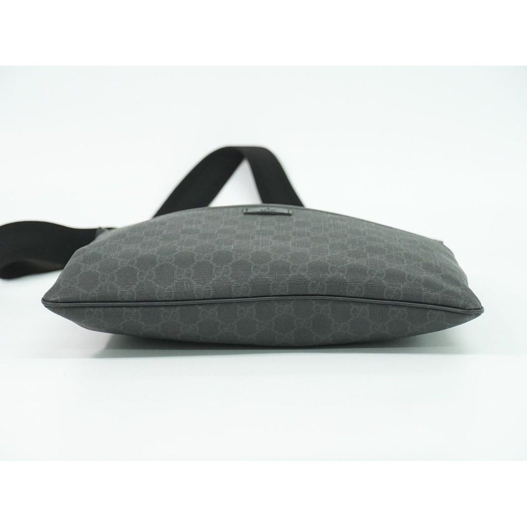 Gucci GG Supreme Shoulder Bag Pochette Black — view 3