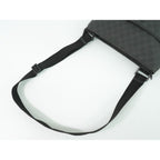 Gucci GG Supreme Shoulder Bag Pochette Black — view 4