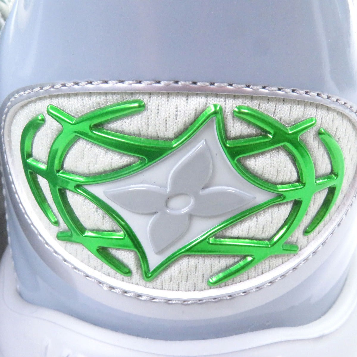 Louis Vuitton LV Discovery Line Monogram Low Cut Sneakers Gray — view 6