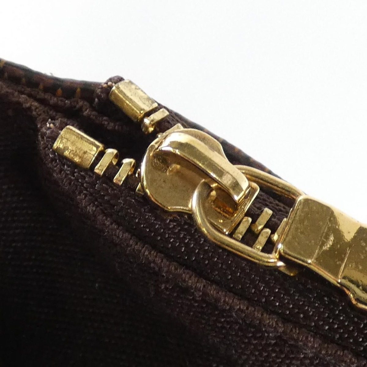 Louis Vuitton Damier Bob le Bag — view 6