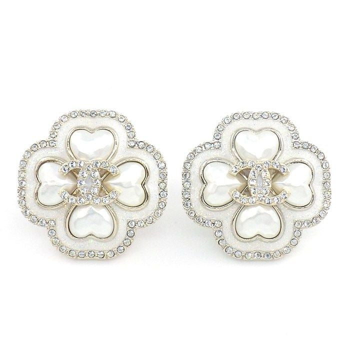 Chanel Earrings CC Logo Clover Motif a Imitation Pearl