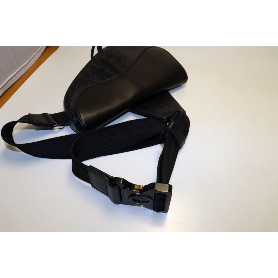 Dior CD Diamond Saddle Bag Leather — view 6