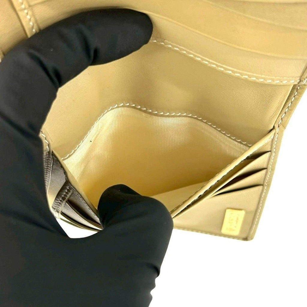 Gucci Vintage GG Logo Leather Bifold Wallet Beige — view 9