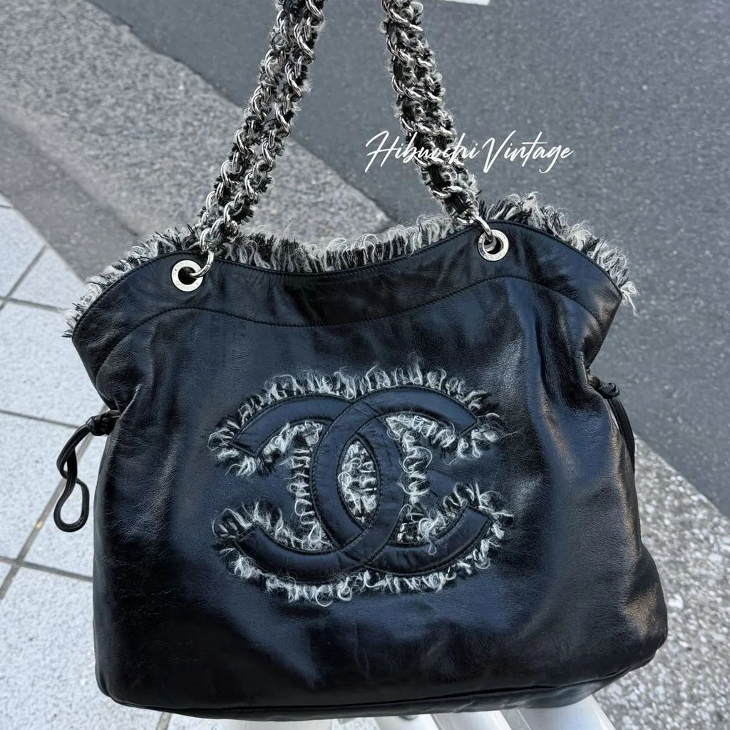 Chanel CC Logo Chain Shoulder Bag Black Leather Vintage