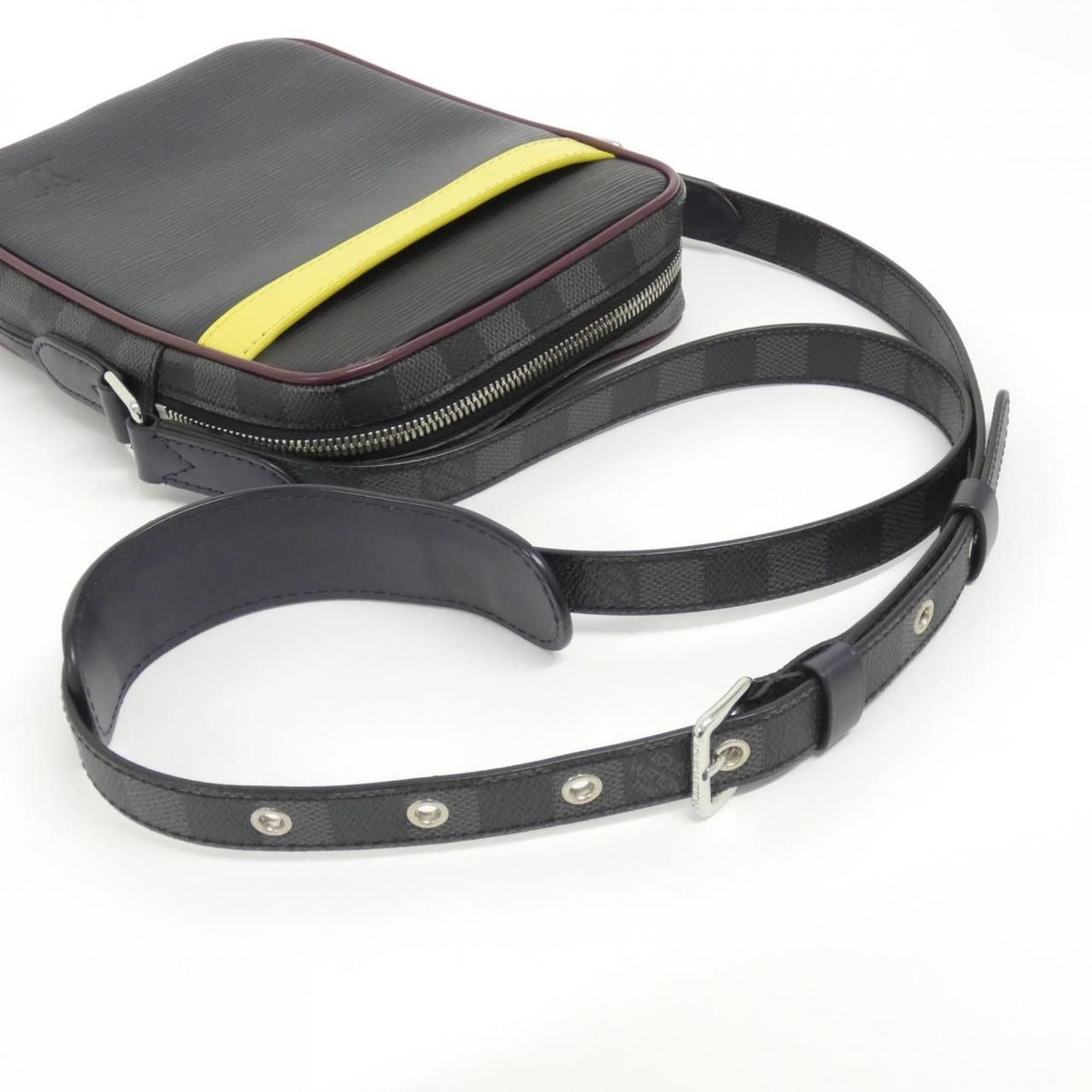 Louis Vuitton Epi Damier Graphite Danube Slim Shoulder Bag — view 6