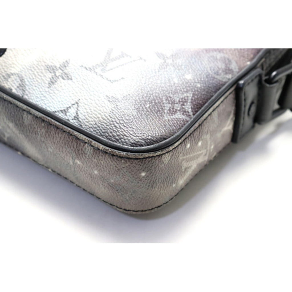 Louis Vuitton Alpha Messenger Shoulder Bag — view 5