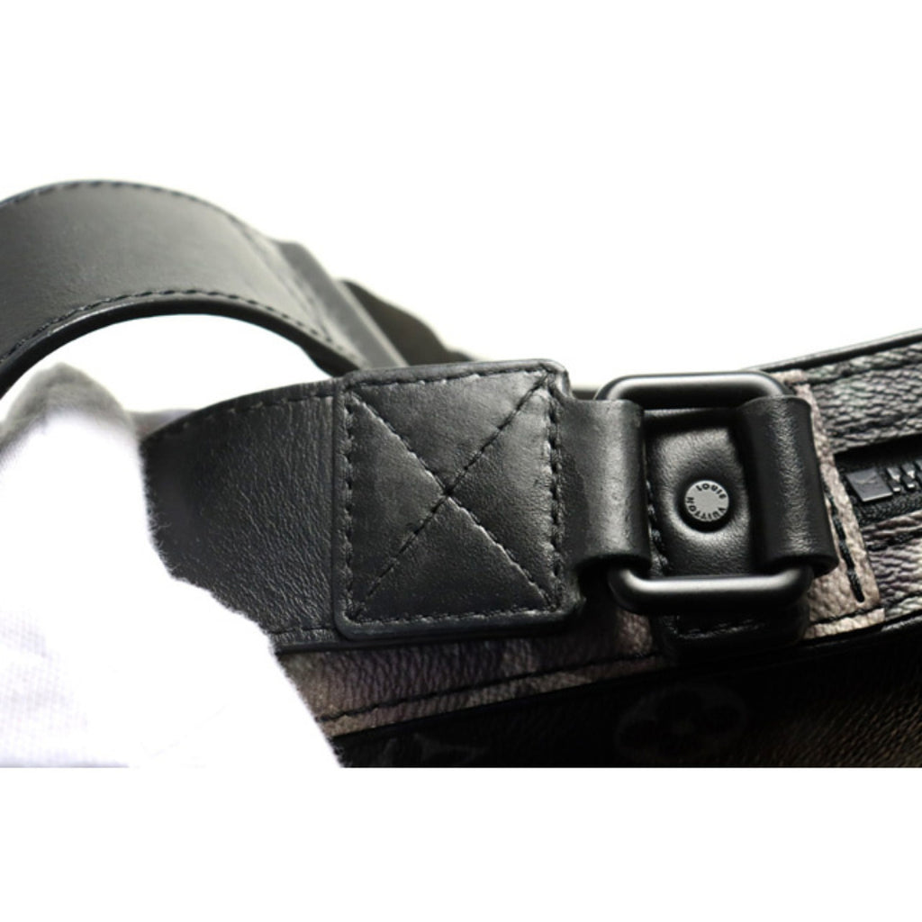 Louis Vuitton Alpha Messenger Shoulder Bag — view 9