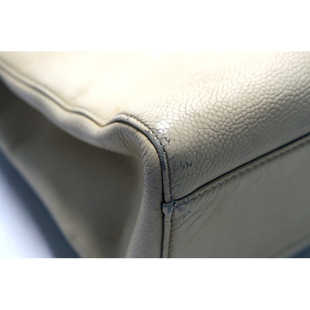 Chanel No 5 Caviar Leather GD Metal Fittings Shoulder Bag — view 5