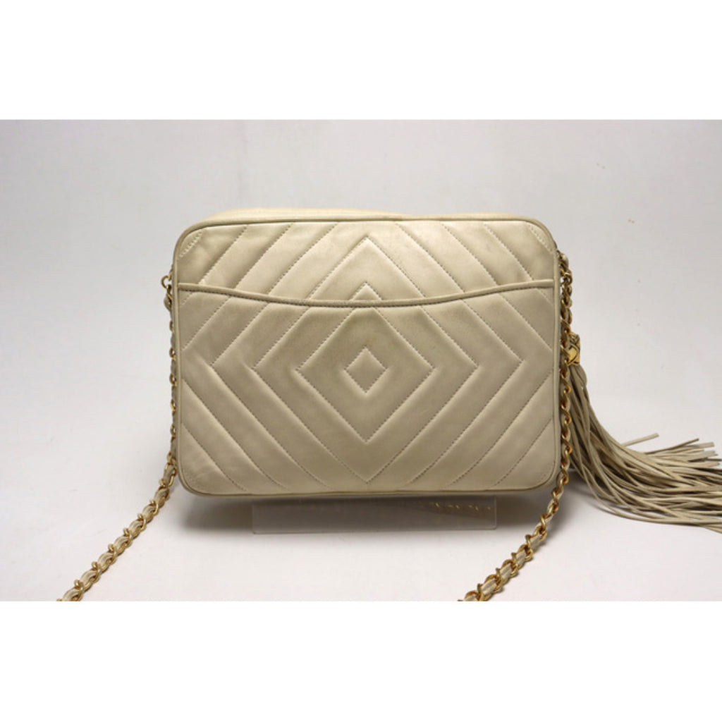 Chanel Diamond Stitch GD Metal Fittings Shoulder Bag — view 3
