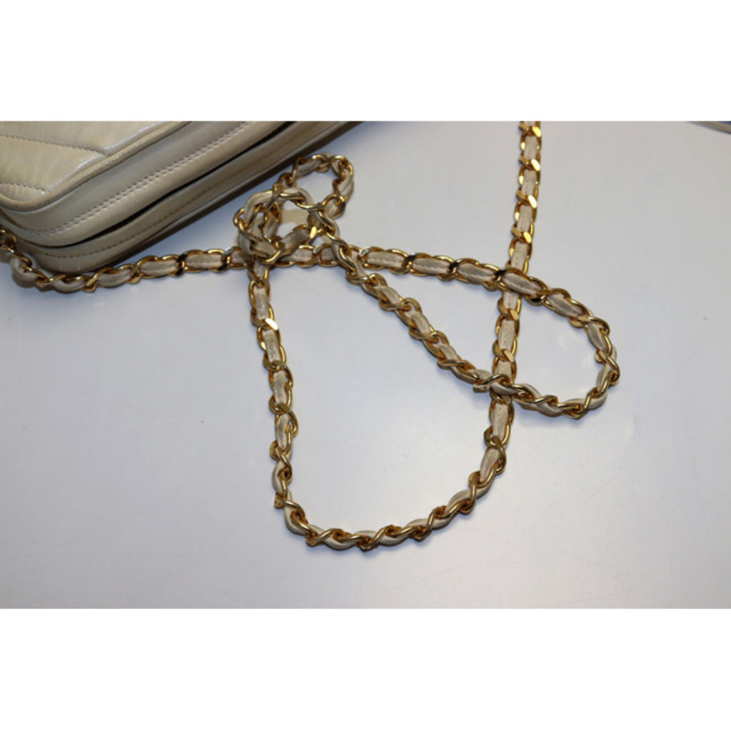 Chanel Diamond Stitch GD Metal Fittings Shoulder Bag — view 7