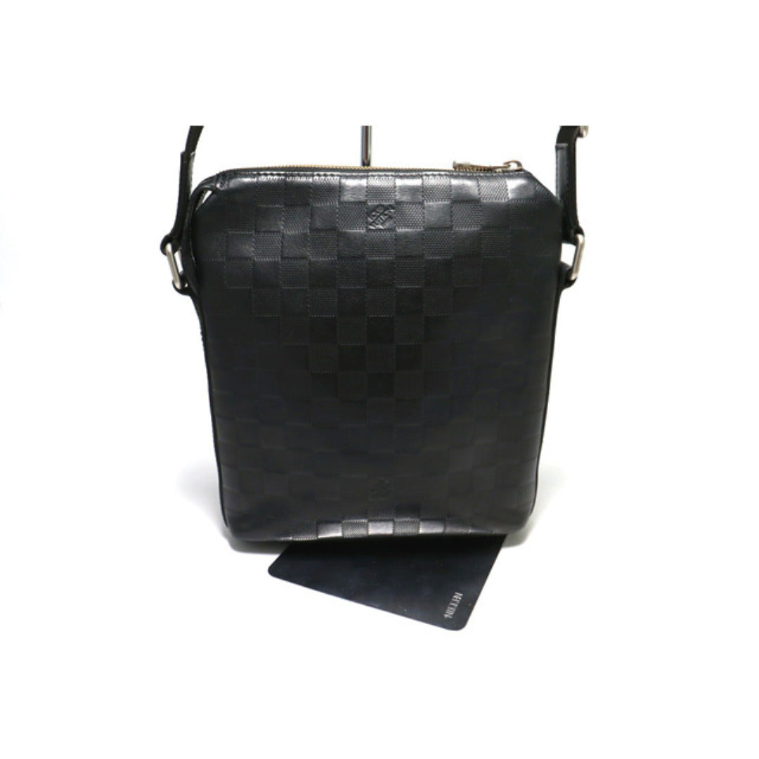 Louis Vuitton Discovery Messenger BB — view 3