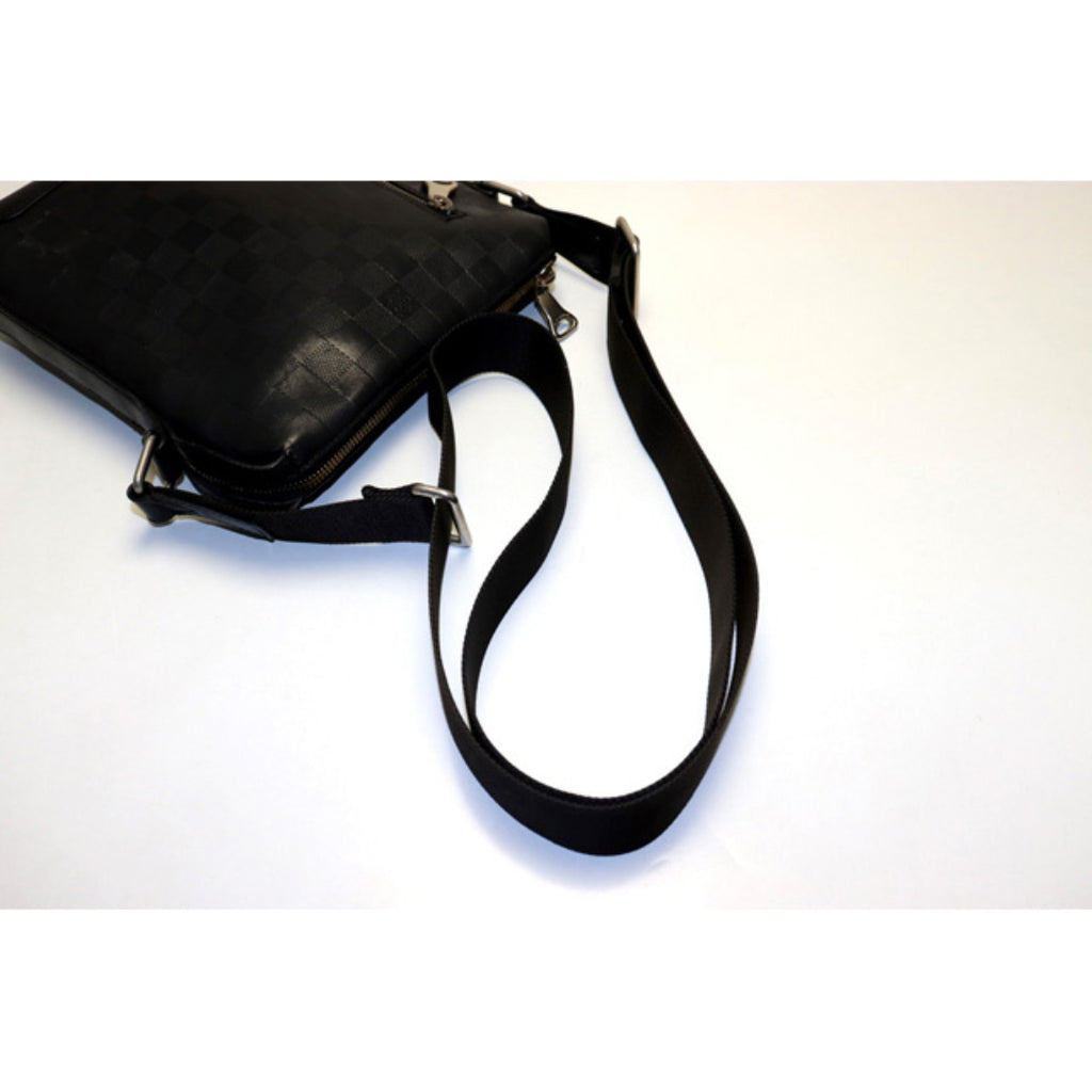 Louis Vuitton Discovery Messenger BB — view 7