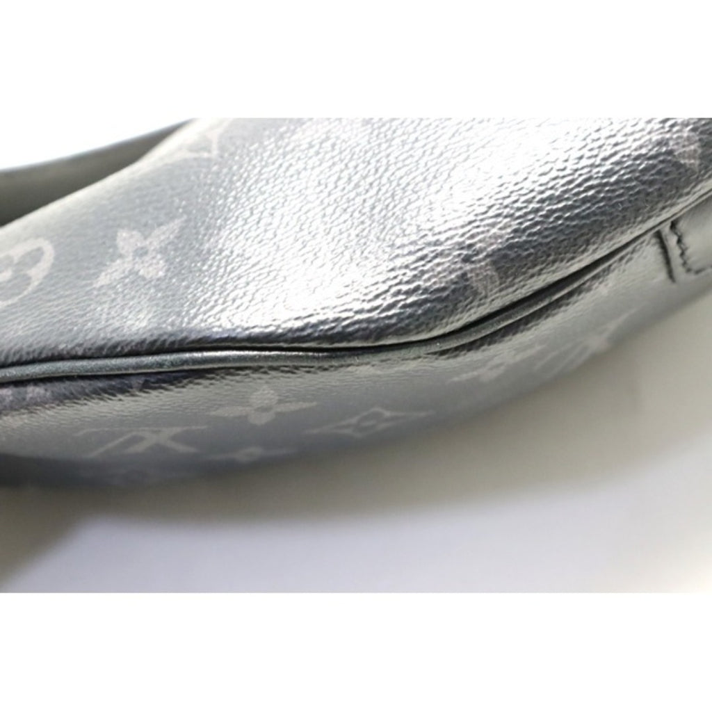 Louis Vuitton Discovery Bum Bag PM — view 9