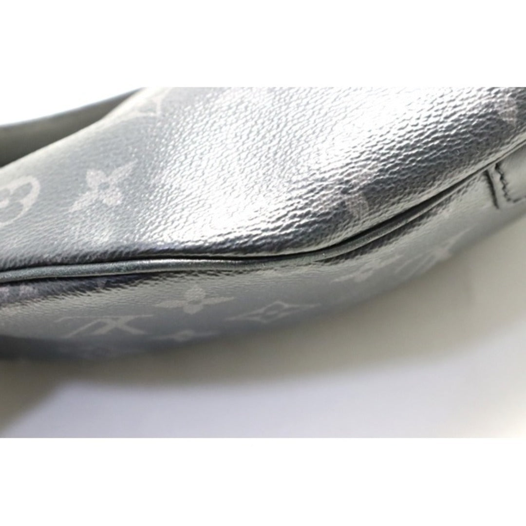 Louis Vuitton Discovery Bum Bag PM — view 9