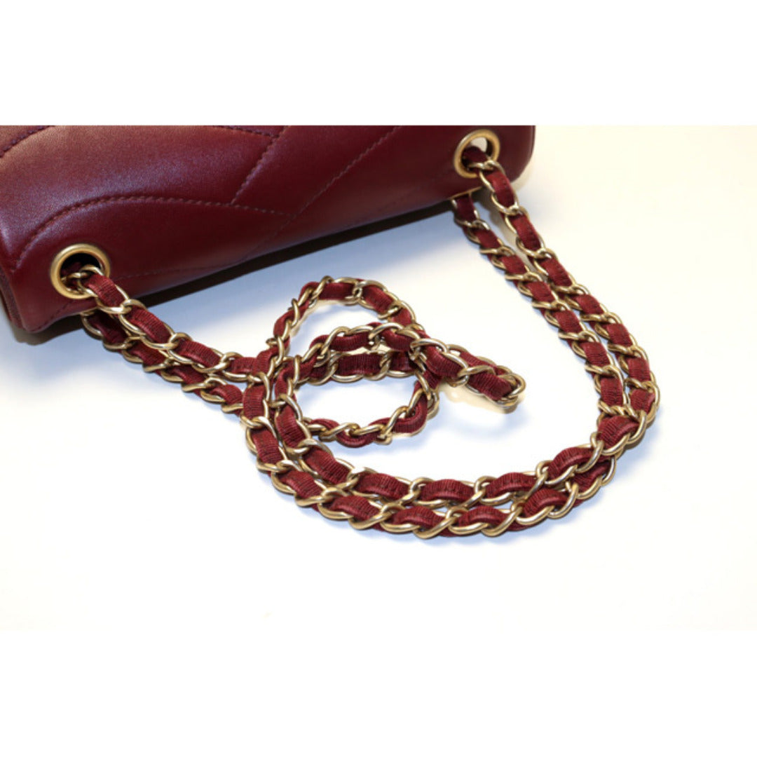 Chanel Wave Stitch Push Lock GD Metal Fittings — view 7