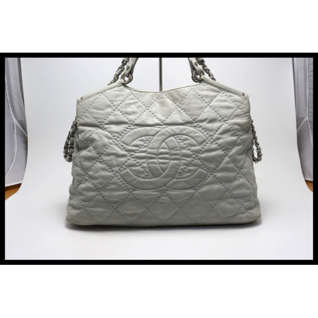 CHANEL No 16 Jumbo CC Logo Metal Fittings Tote Handbag — view 2