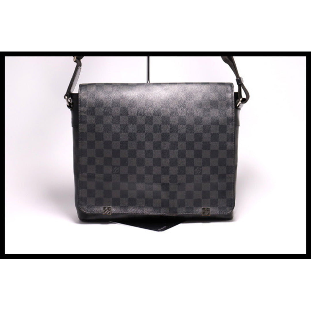 Louis Vuitton District MM NM Shoulder Bag — view 2