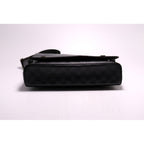 Louis Vuitton District MM NM Shoulder Bag — view 4