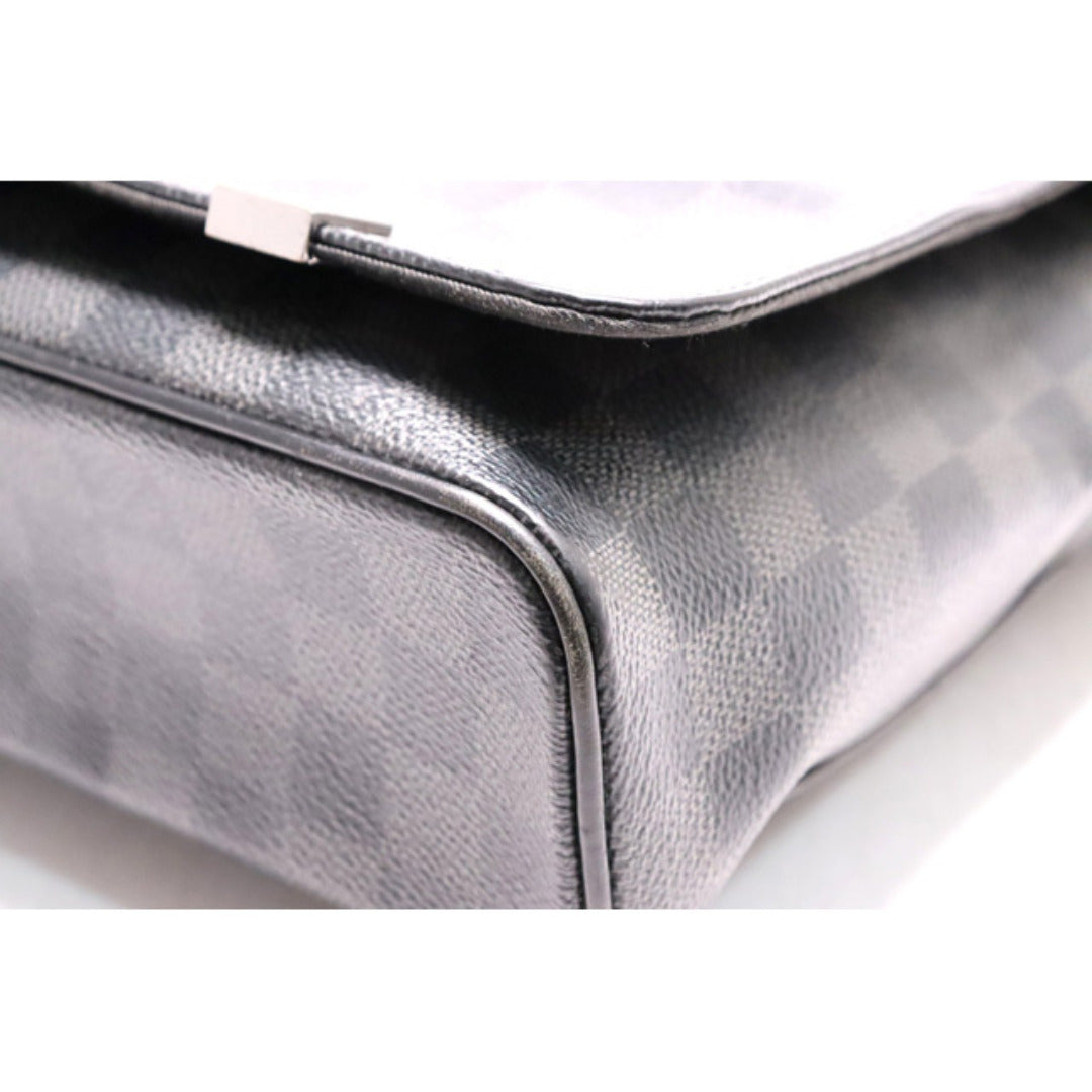 Louis Vuitton District MM NM Shoulder Bag — view 5