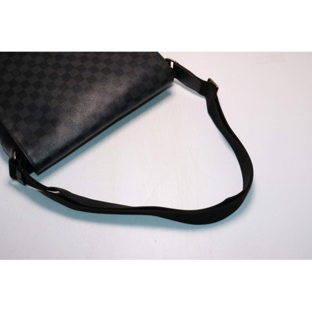 Louis Vuitton District MM NM Shoulder Bag — view 7