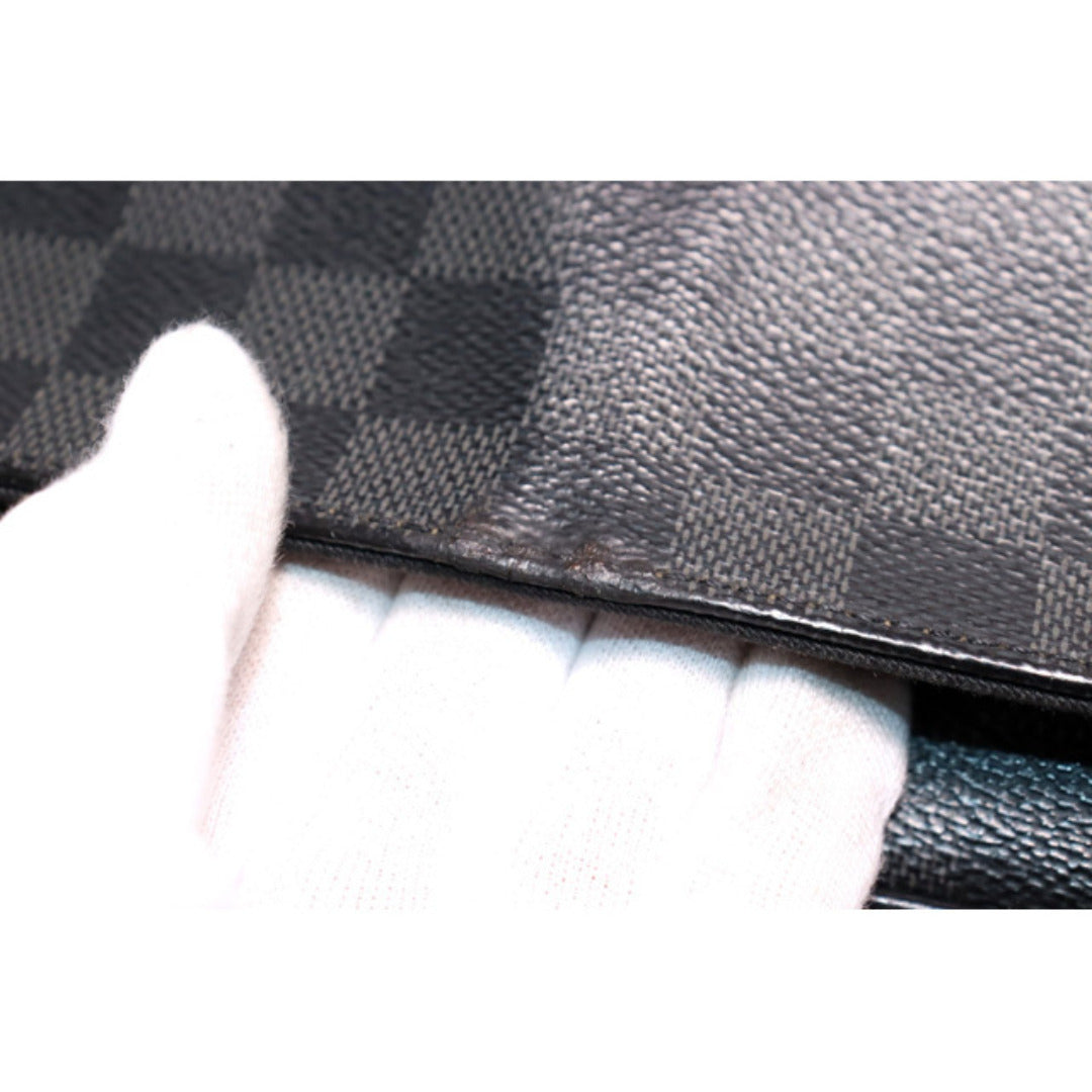 Louis Vuitton District MM NM Shoulder Bag — view 9