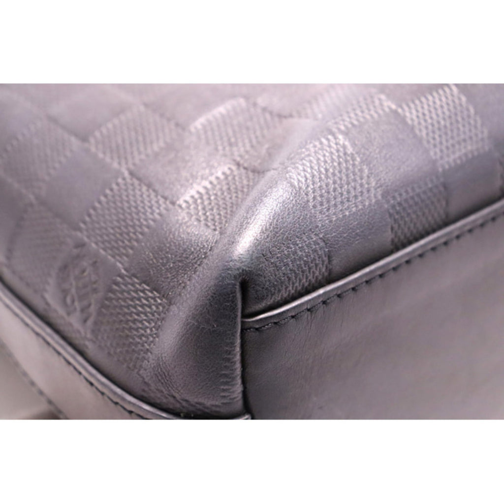 Louis Vuitton Discovery Messenger PM — view 5