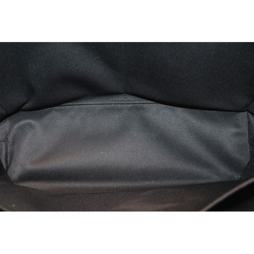 Louis Vuitton Discovery Messenger PM — view 8