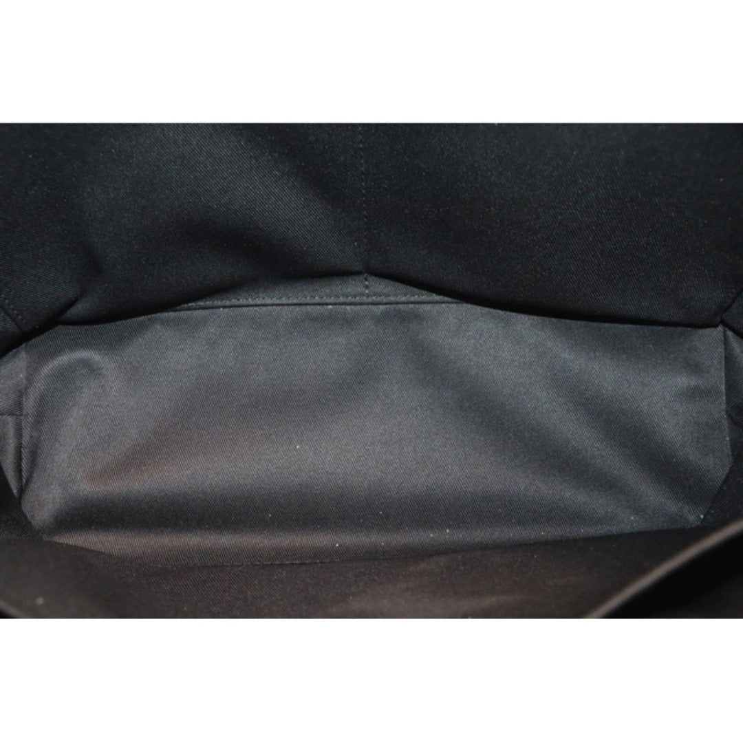 Louis Vuitton Discovery Messenger PM — view 8