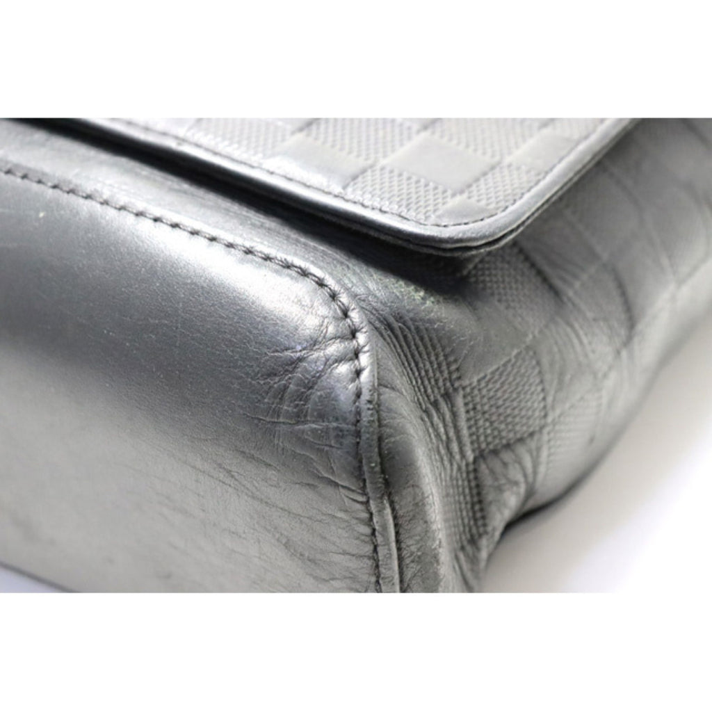 Louis Vuitton District MM Shoulder Bag — view 5