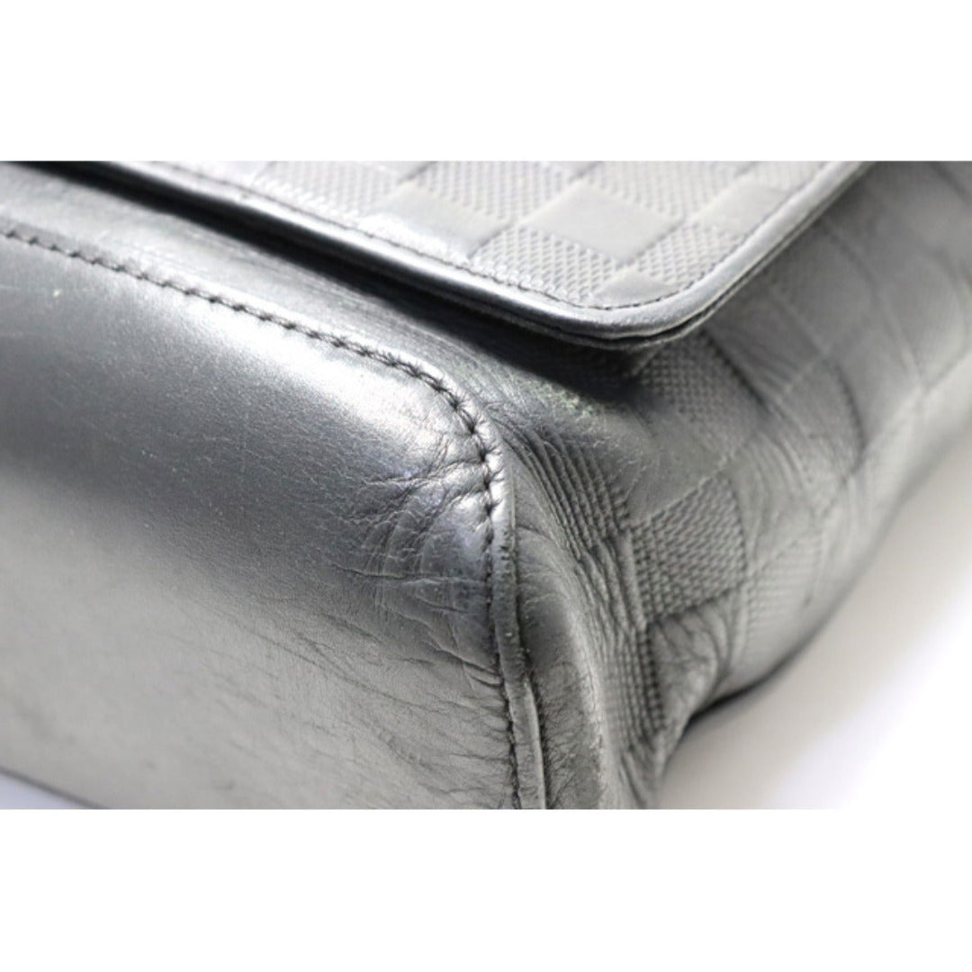 Louis Vuitton District MM Shoulder Bag — view 5