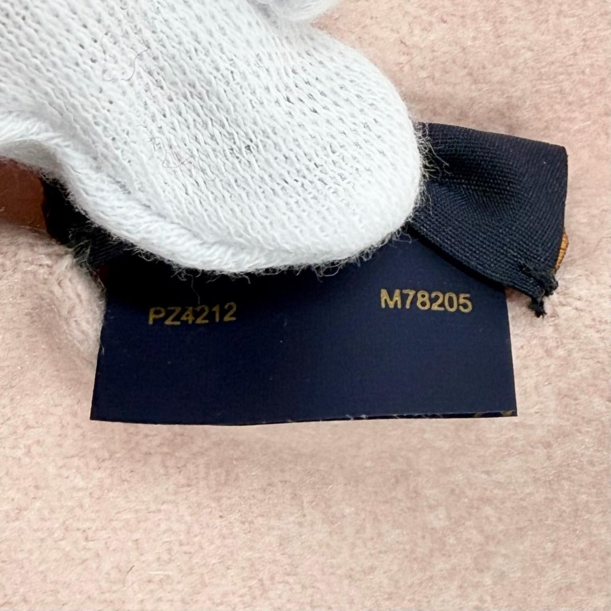 Louis Vuitton Echarpe LV Stella Monogram Scarf with Fringe — view 8