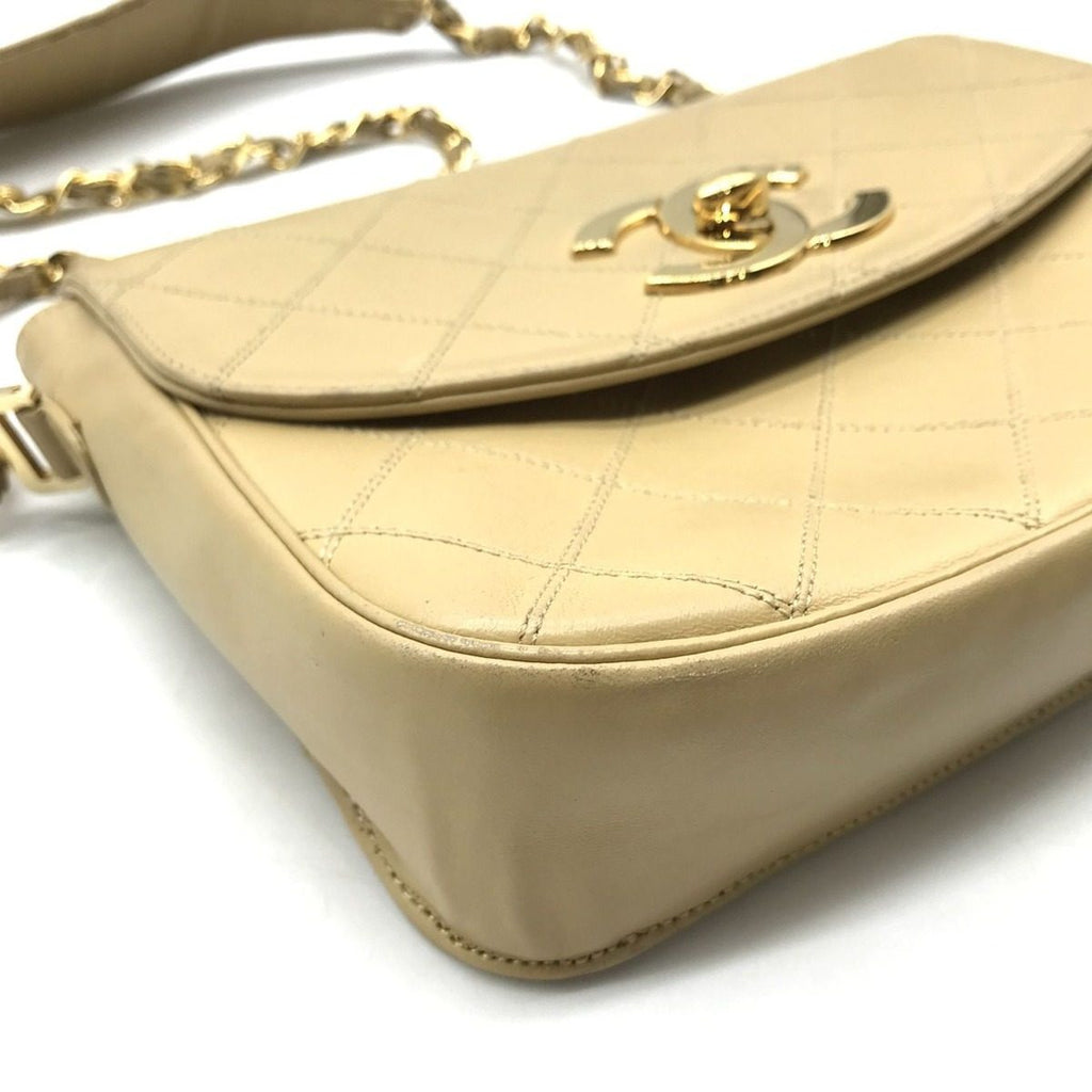 Chanel Big CC Logo Turnlock Chain Shoulder Bag Beige — view 5