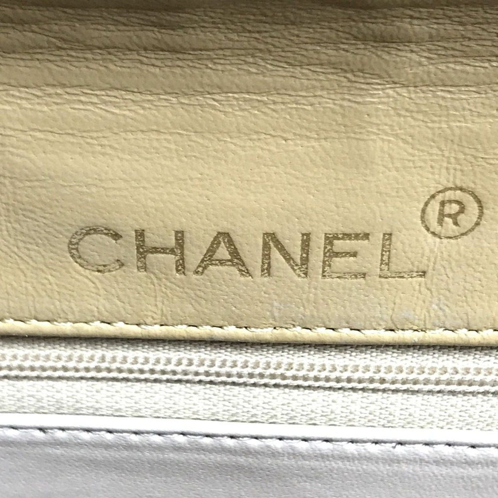 Chanel Big CC Logo Turnlock Chain Shoulder Bag Beige — view 9