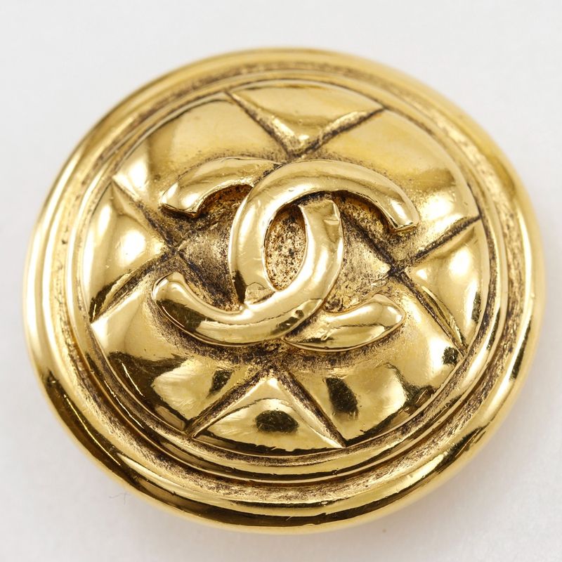 Chanel Coco Mark Quilted Vintage Gold Plated 31 g Earrings — view 7