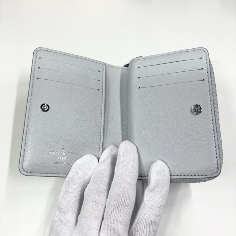 Louis Vuitton Bifold Wallet Monogram Embossed Portefeuille Roux Compact — view 4