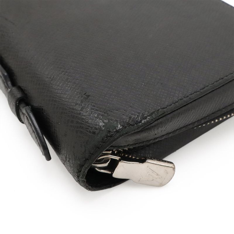 Louis Vuitton Taiga Zippy XL Round Zipper Long Wallet Travel Case Second Bag — view 3