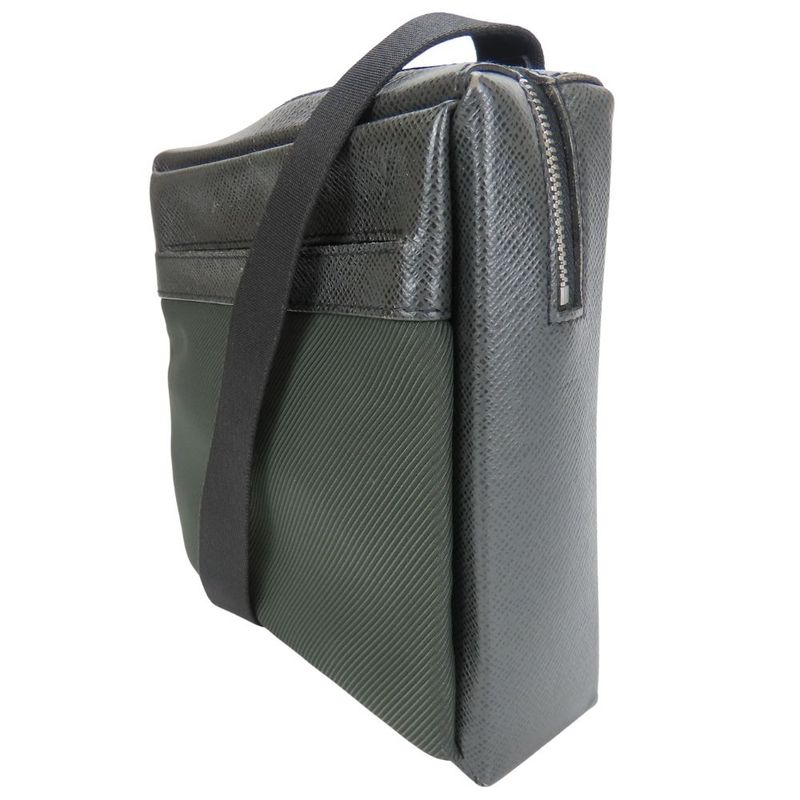 Louis Vuitton Shoulder Bag Sayan Taiga Ardoise Dark Moss Green Crossbody — view 2