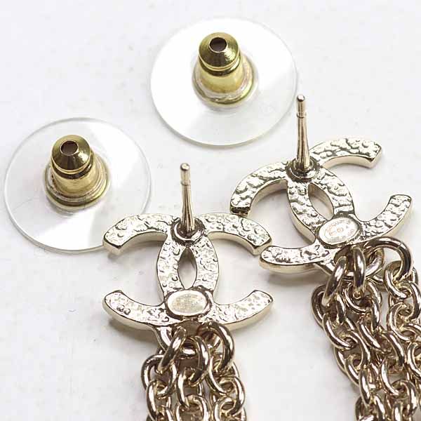 Chanel Pearl Chain Coco Mark Earrings Metal Rai White Gold B25 a S Rank — view 7