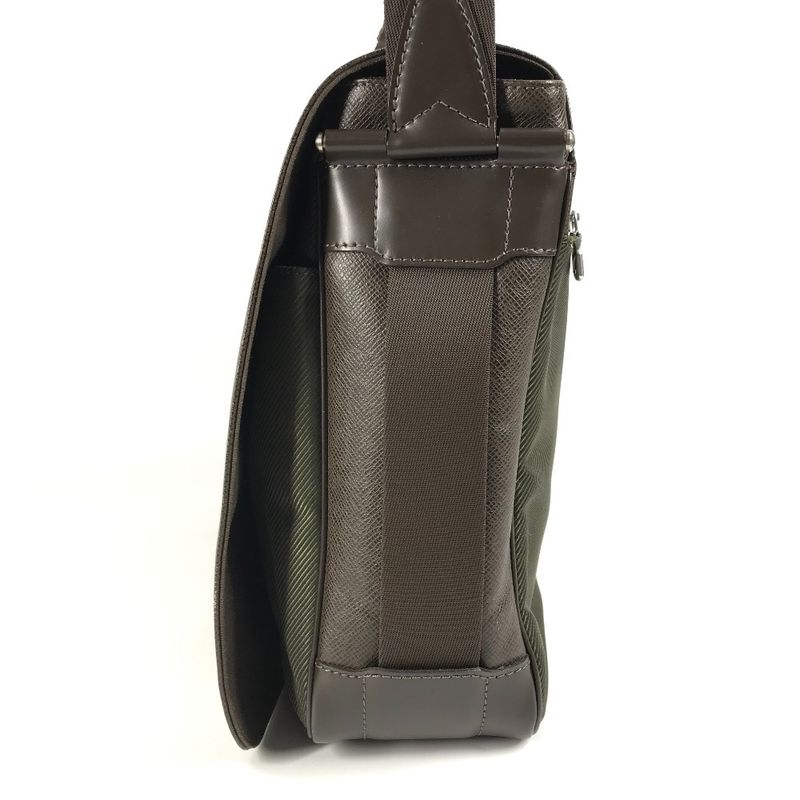 Louis Vuitton Shoulder Bag Victor Taiga Leather Grizzly Brown — view 4