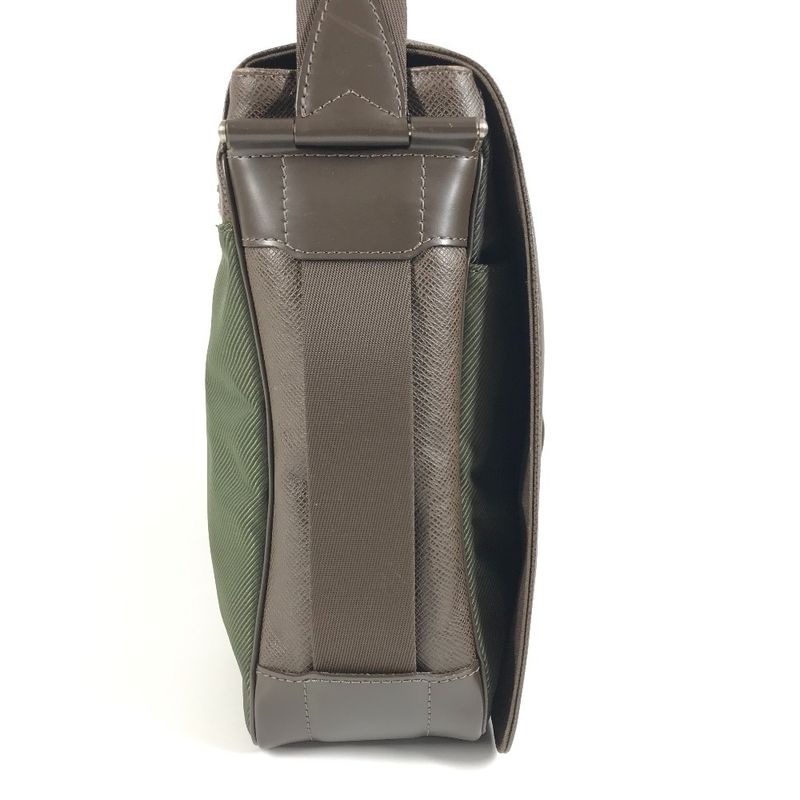 Louis Vuitton Shoulder Bag Victor Taiga Leather Grizzly Brown — view 3